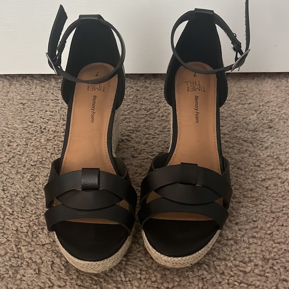Time and Tru Black Wedges - Picture 4 of 6